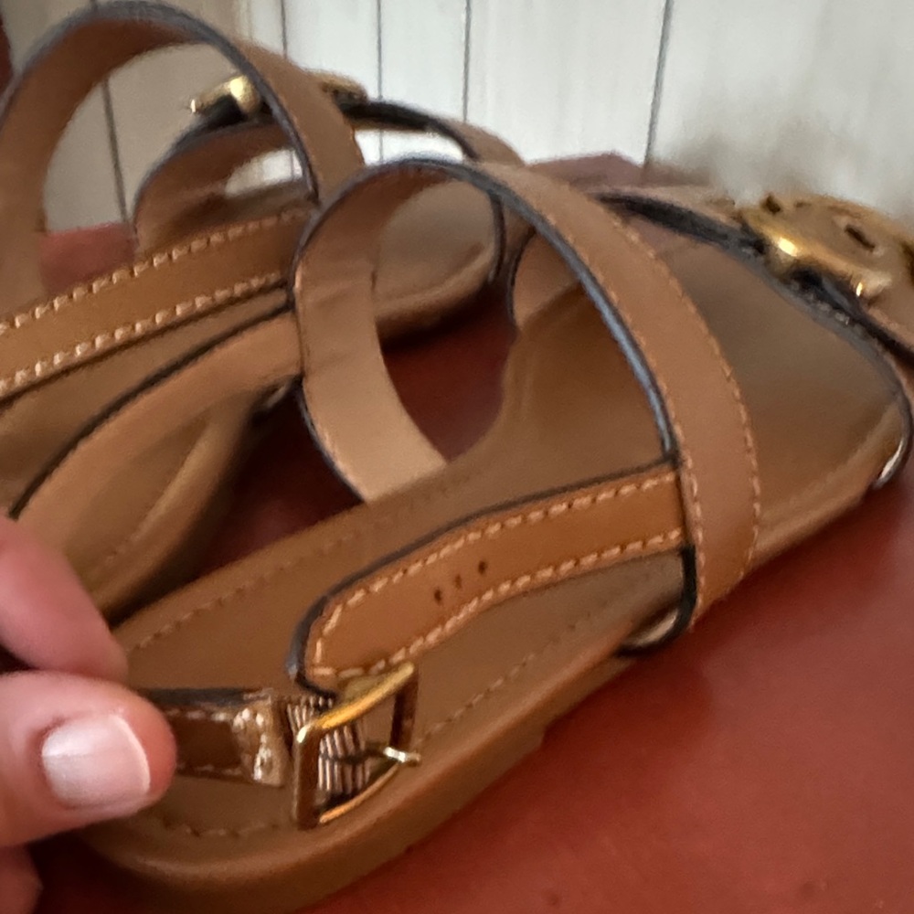 👡🤎🐎Coach Tan Leather Sandals with Gold Accents - Picture 4 of 6